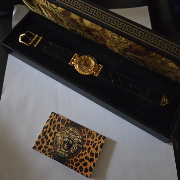 Women's Versace Medusa G10 watch - Picture 4 of 7